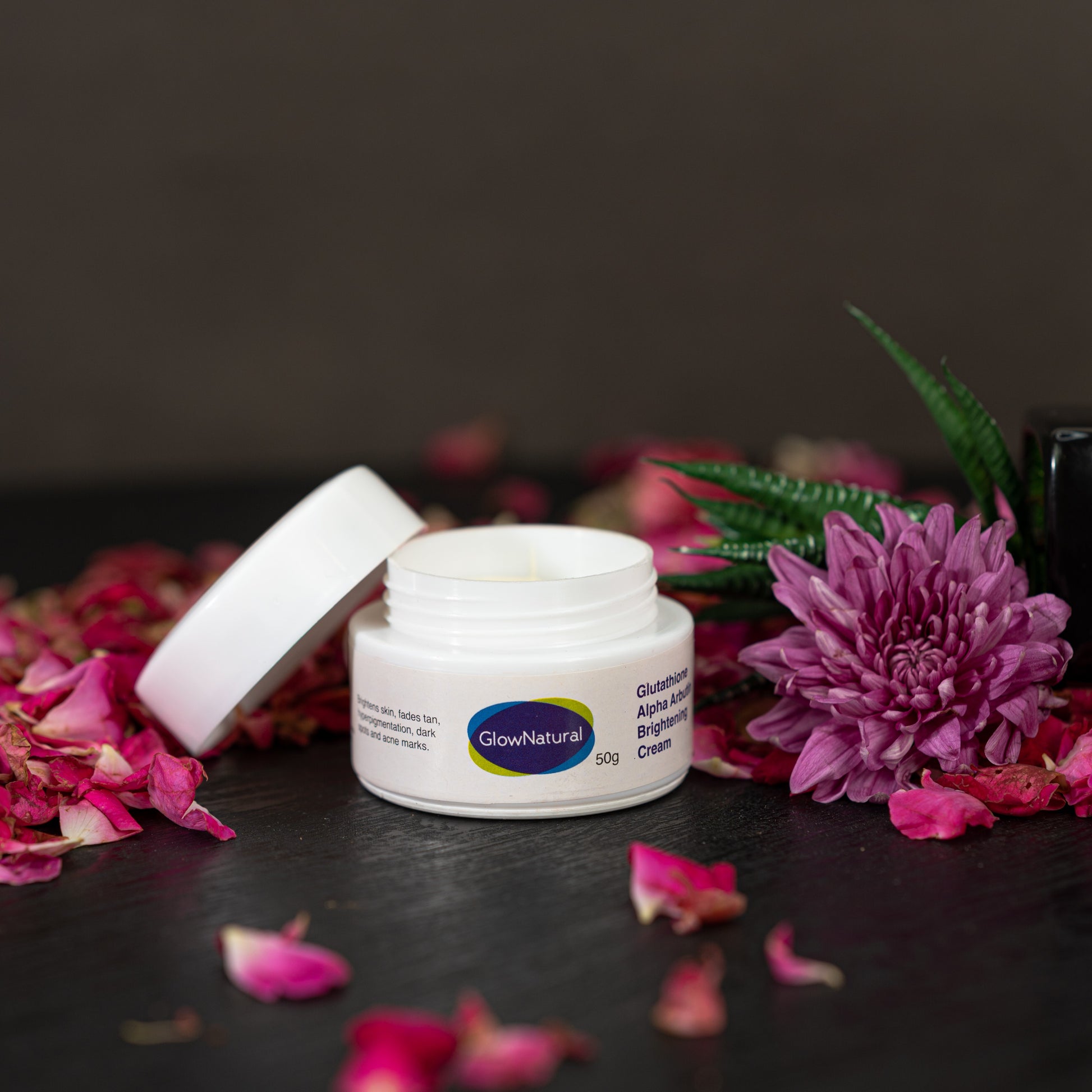 Glutathione Alpha Arbutin Brightening Cream | Best Whitening Cream in Pakistan | Glow Natural Glutathione Alpha Arbutin Brightening Cream | Best Whitening Cream in Pakistan | Glow Natural